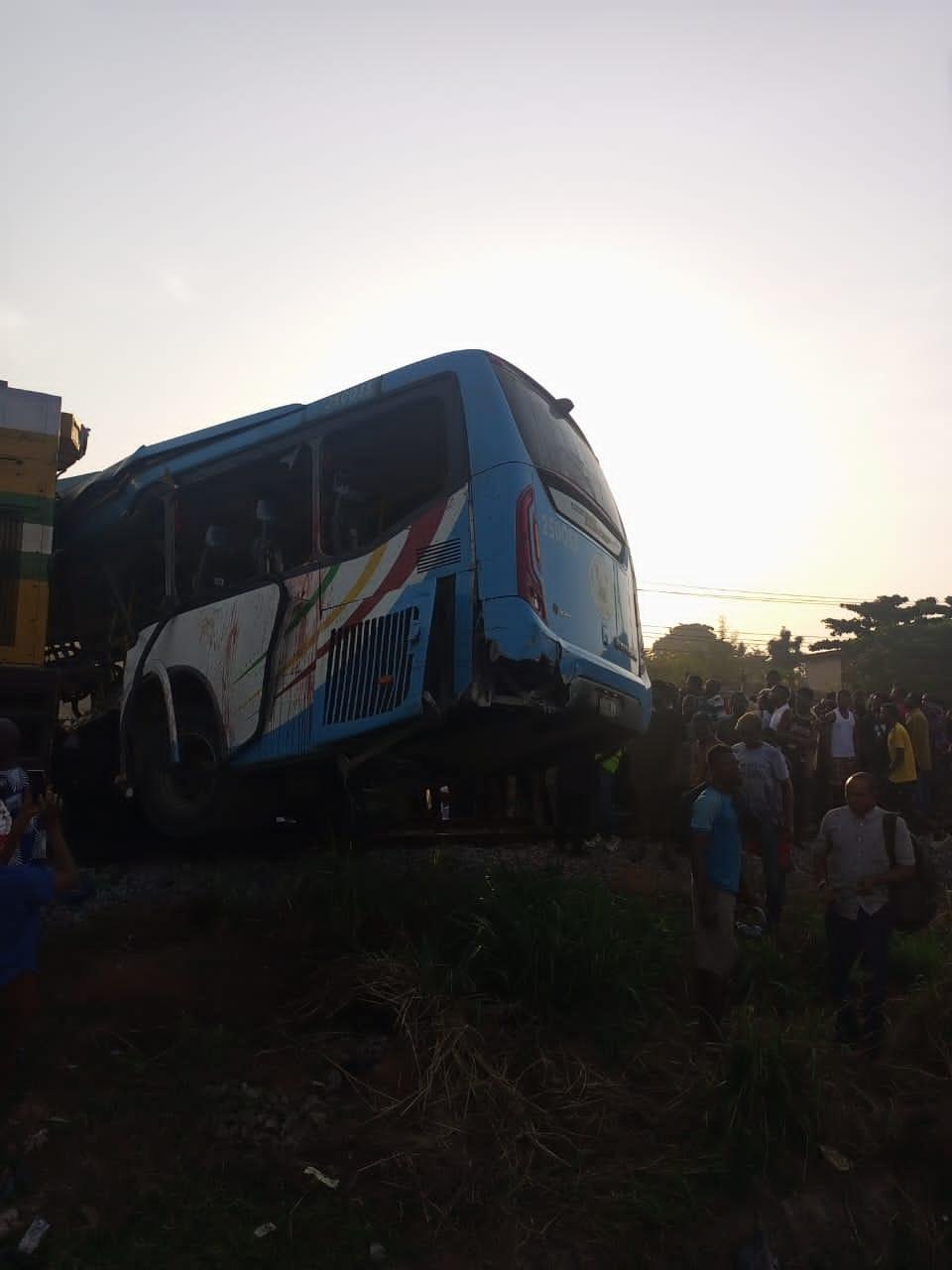Train smashes a Lagos State Government worker bus with registration number 04A- 48LA Train smashes a Lagos State Government worker bus with registration number 04A- 48LA